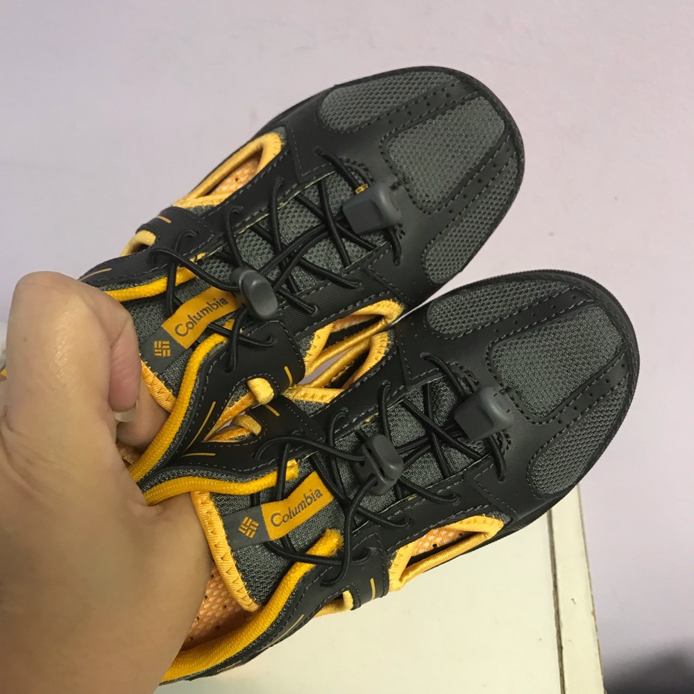 Columbia youth sandals supervent shoes black size 1